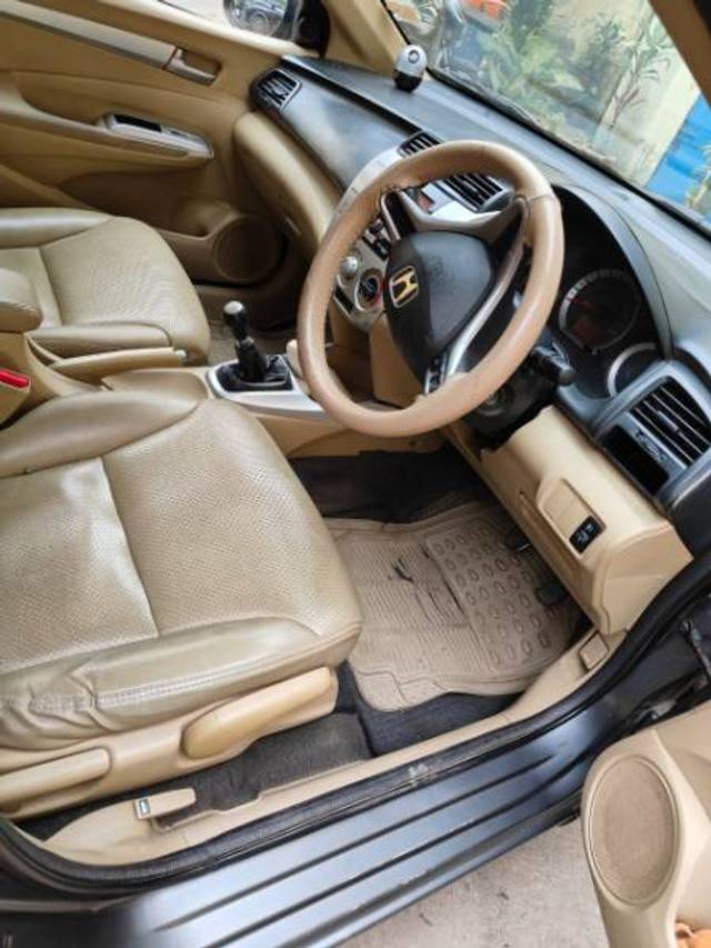 https://images10.gaadi.com/usedgaadi-sellcar/UsedCar/e53b7b8ca/cda27c29-c5df-4020-9913-7f6d42e0562c.jpeg?imwidth=6402
