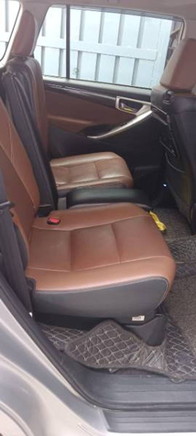https://images10.gaadi.com/usedgaadi-sellcar/UsedCar/e53bc74da/33f88c0c-5e47-4e99-9eb2-c55cedd374af.jpg?imwidth=6401