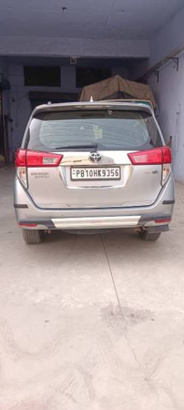 https://images10.gaadi.com/usedgaadi-sellcar/UsedCar/e53bc74da/abf89fac-a49f-4a62-97b9-420ac6a5ba06.jpg?imwidth=6402
