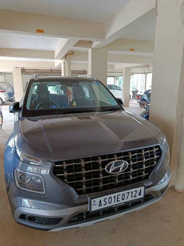 https://images10.gaadi.com/usedgaadi-sellcar/UsedCar/e53bd86ea/9fa109ec-4bcf-48c4-889d-955b259b26de.jpg?imwidth=6400