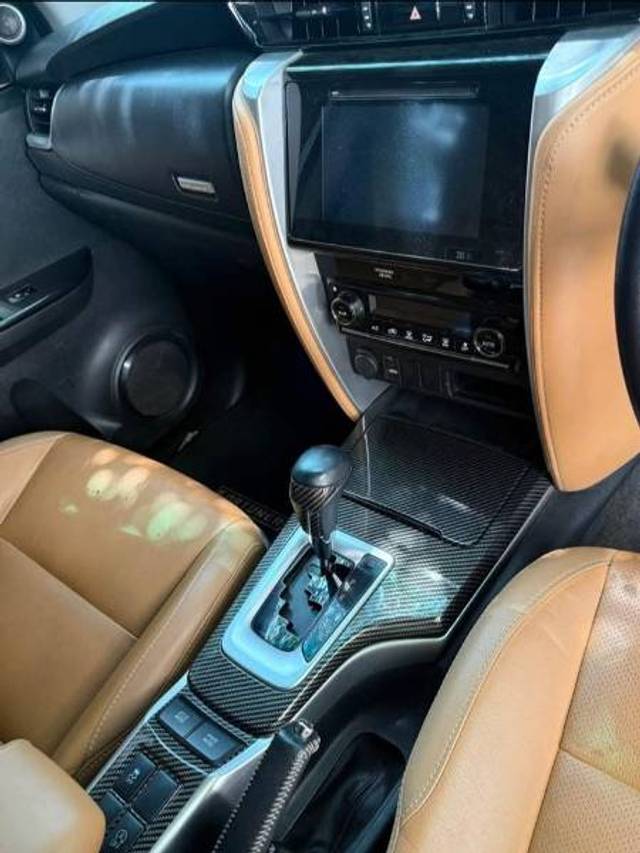 https://images10.gaadi.com/usedgaadi-sellcar/UsedCar/e53bede2a/adaeb52f-78b3-47e7-9c0b-2eaf58b5a624.jpg?imwidth=6402