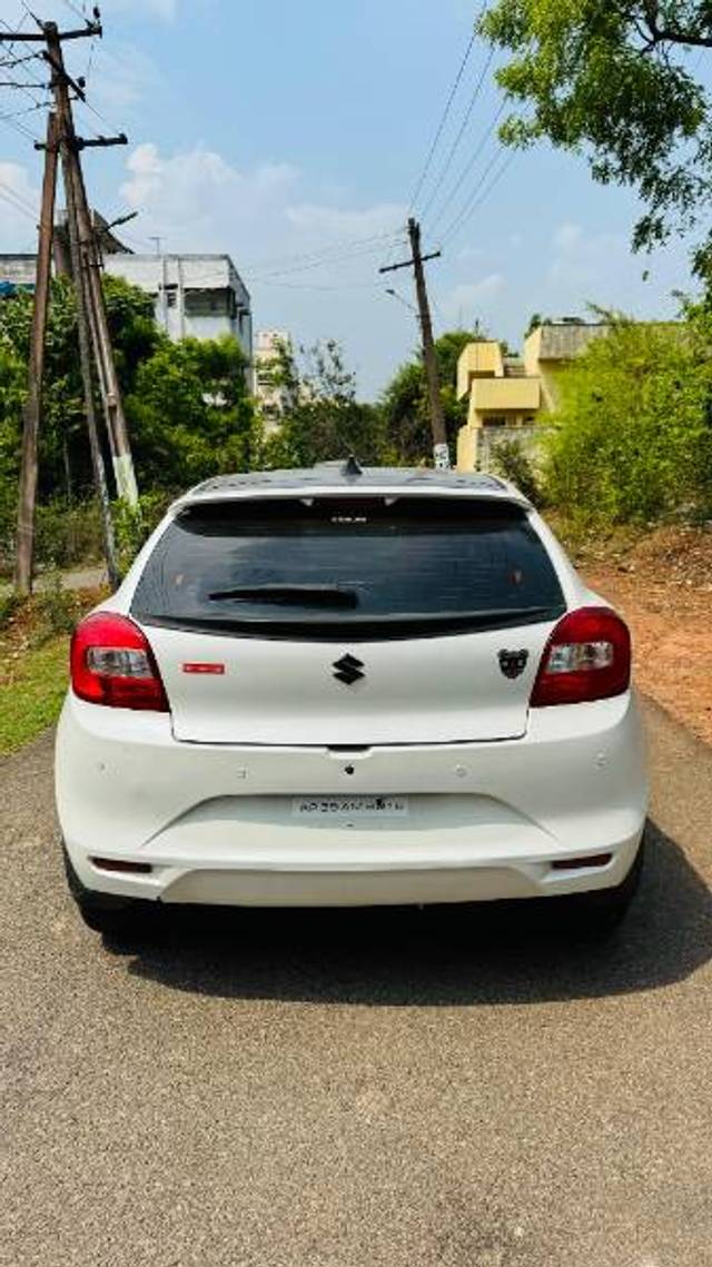 https://images10.gaadi.com/usedgaadi-sellcar/UsedCar/e53c25fda/b13b5fc5-3ade-45cf-8f57-5550b1e581d6.jpg?imwidth=6401