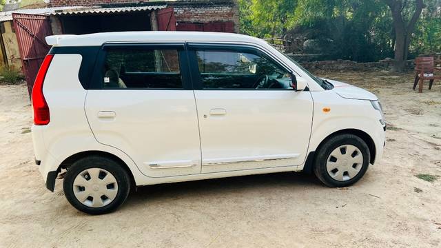 https://images10.gaadi.com/usedgaadi-sellcar/UsedCar/e53c2abca/c8c46e64-f0fd-4adc-ad25-c99a45a12dbb.jpeg?imwidth=6401