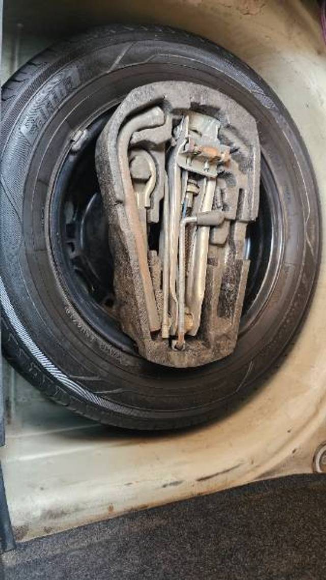https://images10.gaadi.com/usedgaadi-sellcar/UsedCar/e53c6112a/6d24ff68-beb0-4b2f-8d8f-b8072d8ce4a5.jpg?imwidth=6401