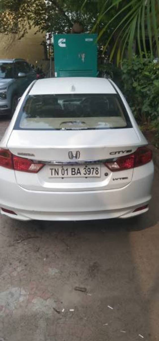 https://images10.gaadi.com/usedgaadi-sellcar/UsedCar/e53cd748a/bcfe0e54-0647-44a9-9246-31cc2fdde061.jpg?imwidth=6402