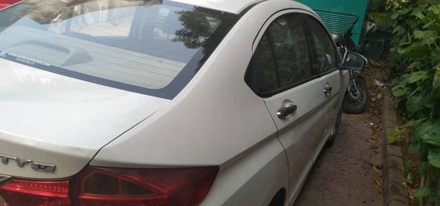 https://images10.gaadi.com/usedgaadi-sellcar/UsedCar/e53cd748a/de7142ed-3918-44a1-92a0-bee46953a91c.jpg?imwidth=6401