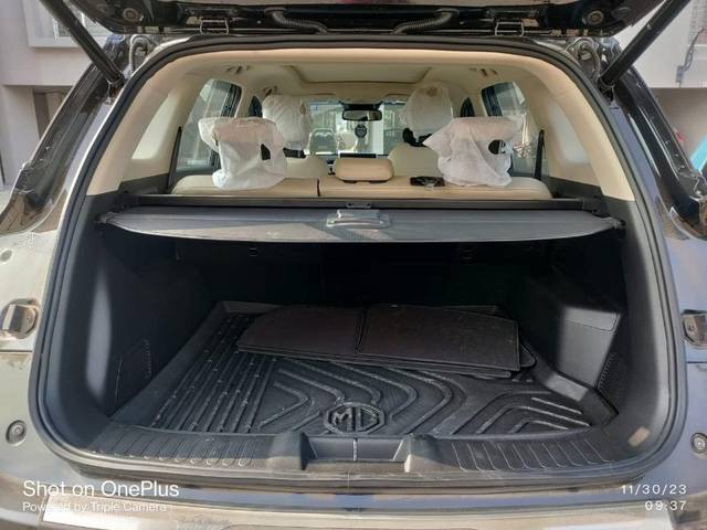 https://images10.gaadi.com/usedgaadi-sellcar/UsedCar/e53cf55fa/d60f4cc5-8a48-4b6e-8300-d2fb80d94744.jpeg?imwidth=6402