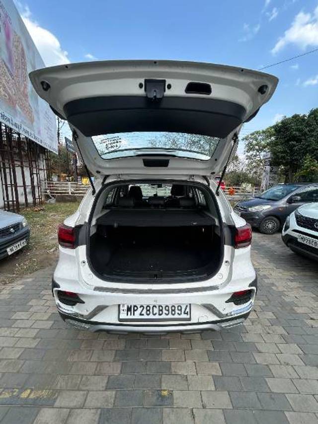 https://images10.gaadi.com/usedgaadi-sellcar/UsedCar/e53cfcfca/2c65c9c7-8b3c-43a7-ae1f-d0cdffc50c97.jpg?imwidth=6401