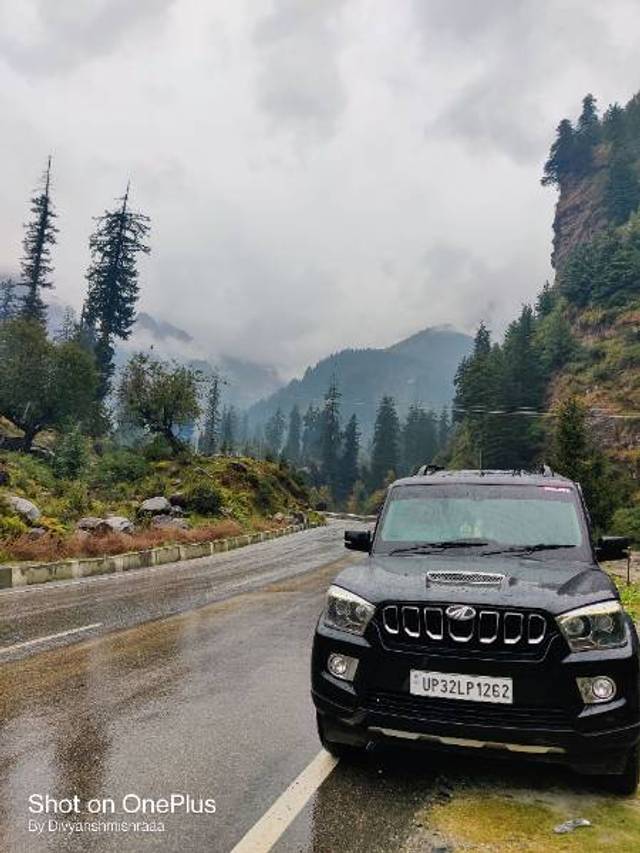 https://images10.gaadi.com/usedgaadi-sellcar/UsedCar/e53d3d6ba/d024ad60-de7b-4a94-abfb-15da7b9c15f1.jpg?imwidth=6400