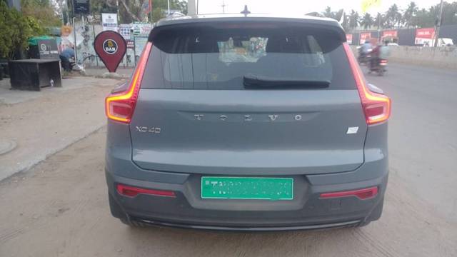 https://images10.gaadi.com/usedgaadi-sellcar/UsedCar/e53d7612a/5d2b0495-46cf-4796-970f-67062e843a3e.jpeg?imwidth=6401