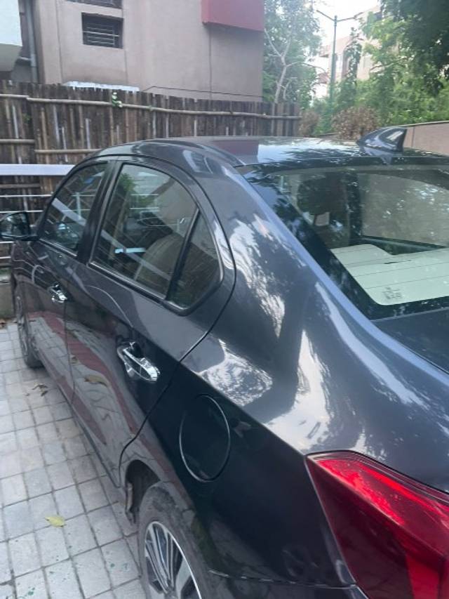 https://images10.gaadi.com/usedgaadi-sellcar/UsedCar/e53dbaa1a/12e41f0c-d6fc-4535-904f-06e8464cbb5e.jpeg?imwidth=6402