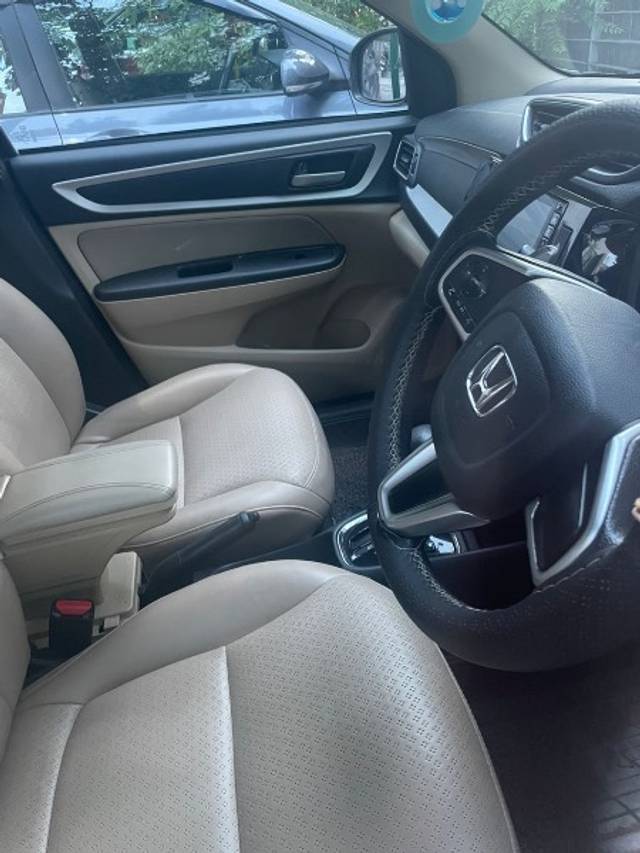 https://images10.gaadi.com/usedgaadi-sellcar/UsedCar/e53dbaa1a/c0b4e79c-02db-4423-a3b8-1e80434c6052.jpeg?imwidth=6401