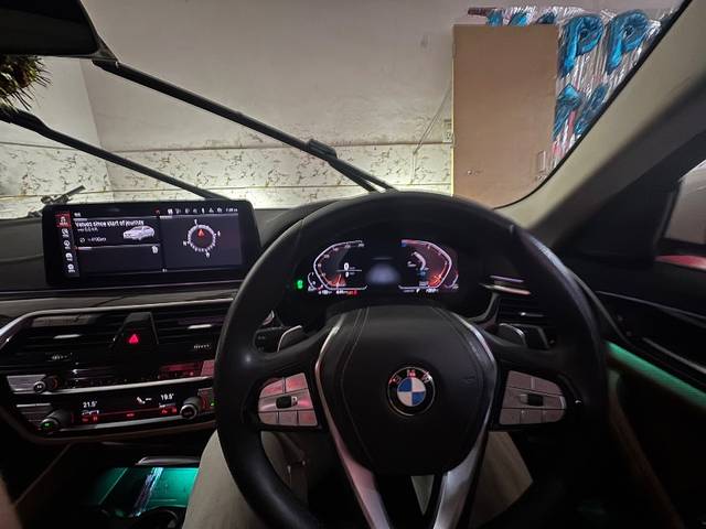 https://images10.gaadi.com/usedgaadi-sellcar/UsedCar/e53dbc3da/8b9c476f-d79a-45ad-8e4c-b34257812d04.jpeg?imwidth=6401
