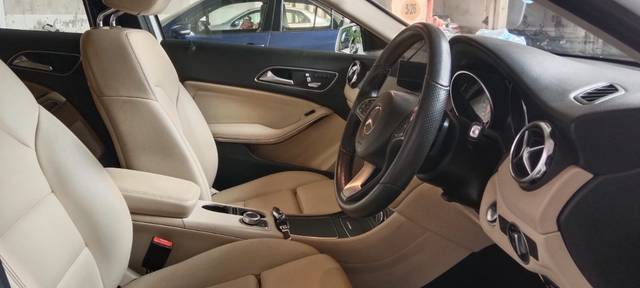 https://images10.gaadi.com/usedgaadi-sellcar/UsedCar/e53dfbc5a/6f13e8b5-92e7-4939-83ab-46544eded7f7.jpeg?imwidth=6402