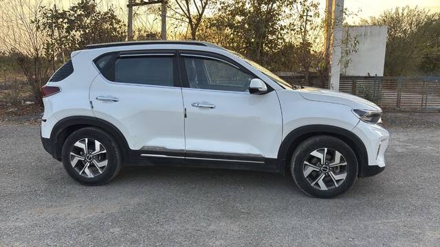 https://images10.gaadi.com/usedgaadi-sellcar/UsedCar/e53e6affa/8615aab0-45d4-4779-b72b-8cd812b30413.jpeg?imwidth=6401