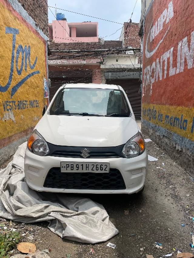 https://images10.gaadi.com/usedgaadi-sellcar/UsedCar/e53ea0caa/269b022e-b983-43da-ae3e-d666b180000d.jpeg?imwidth=6400