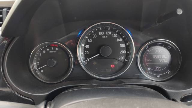 https://images10.gaadi.com/usedgaadi-sellcar/UsedCar/e53eaeeaa/01c13373-f023-41d4-a362-529a2a3838a4.jpg?imwidth=6402