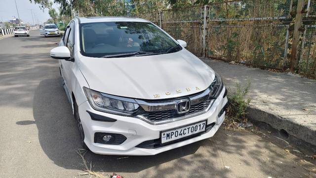 https://images10.gaadi.com/usedgaadi-sellcar/UsedCar/e53eaeeaa/67bae930-3c85-48e7-9ddf-ee37ad38b55e.jpg?imwidth=6400
