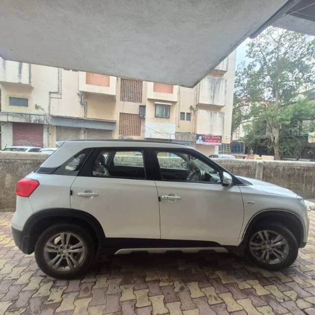 https://images10.gaadi.com/usedgaadi-sellcar/UsedCar/e53efd5ba/43b76f2b-3d99-4948-8ec4-4552ceb1a0e9.jpg?imwidth=6401