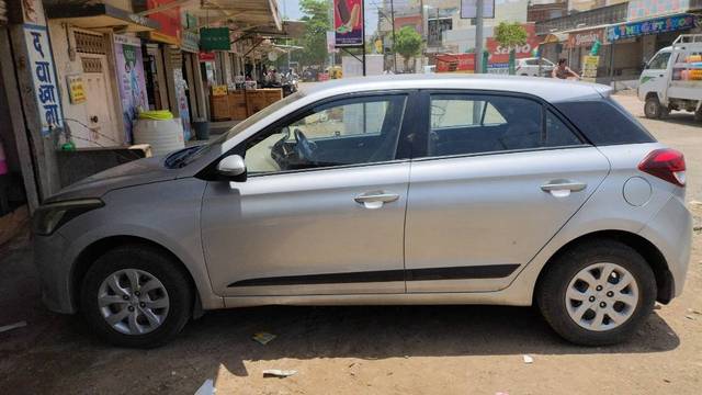 https://images10.gaadi.com/usedgaadi-sellcar/UsedCar/e53f4c4da/b6a10f0c-17a3-4138-908f-70a5f899316c.jpg?imwidth=6401