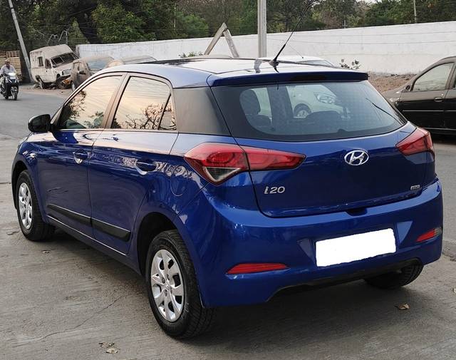 https://images10.gaadi.com/usedgaadi-sellcar/UsedCar/e53ff1a5a/9afc2e28-edcc-4c20-a2f8-b13da24b388e.jpg?imwidth=6402