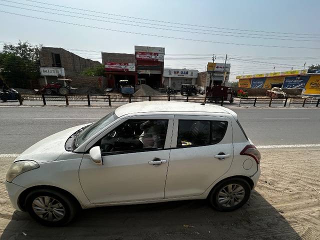 https://images10.gaadi.com/usedgaadi-sellcar/UsedCar/e5405f06a/c43ef434-47ff-403b-9051-208c15eaefb7.jpeg?imwidth=6401