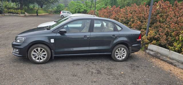 https://images10.gaadi.com/usedgaadi-sellcar/UsedCar/e5407bd1a/4a3c7634-085f-4f10-9f18-1431bd7635bb.jpg?imwidth=6401