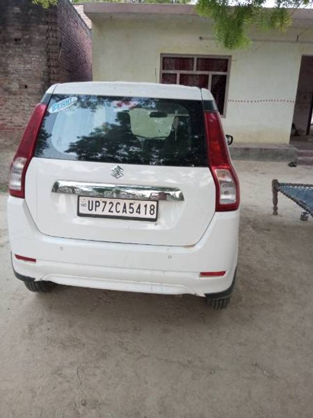 https://images10.gaadi.com/usedgaadi-sellcar/UsedCar/e5409416a/397ecdd3-9457-48d1-9afd-843dced7bdf3.jpg?imwidth=6400