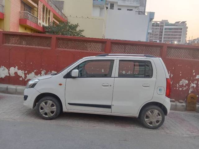 https://images10.gaadi.com/usedgaadi-sellcar/UsedCar/e540cf5ba/8c7aff17-8208-4a1b-984d-12b369caa50a.jpg?imwidth=6401