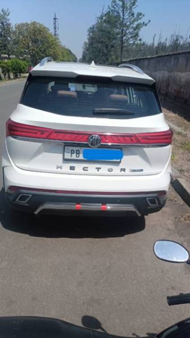 https://images10.gaadi.com/usedgaadi-sellcar/UsedCar/e54171e4a/2b276743-93a2-4611-9a2e-e9276c534cd6.jpg?imwidth=6402