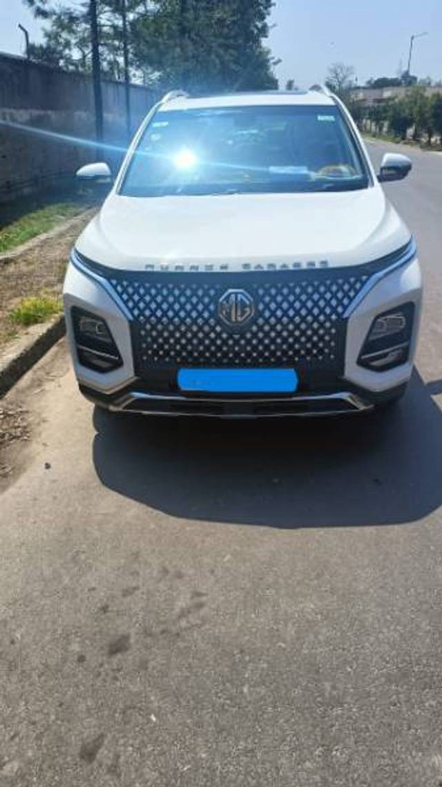https://images10.gaadi.com/usedgaadi-sellcar/UsedCar/e54171e4a/4acf7e7c-3abe-40ba-9ce2-05c585cbb9c5.jpg?imwidth=6400