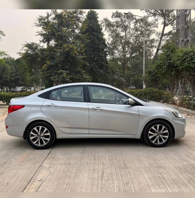 https://images10.gaadi.com/usedgaadi-sellcar/UsedCar/e541c01ba/0adca39b-b38c-498c-ae7f-5376ea0caf2d.jpeg?imwidth=6401