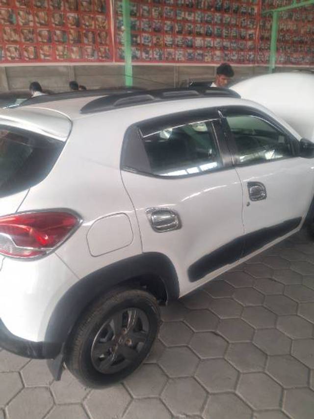 https://images10.gaadi.com/usedgaadi-sellcar/UsedCar/e541fdc9a/8ee388fb-766d-44c5-9ab9-c7d9b8b9e888.jpg?imwidth=6402