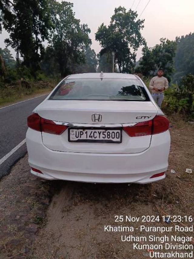 https://images10.gaadi.com/usedgaadi-sellcar/UsedCar/e5420cfaa/c7e7d4fc-c1da-47b8-9735-f848209f144c.jpg?imwidth=6402