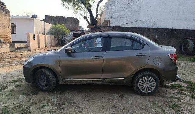 https://images10.gaadi.com/usedgaadi-sellcar/UsedCar/e5421c97a/e07efc16-a00f-44aa-987b-b26f206b6bd7.jpg?imwidth=6401