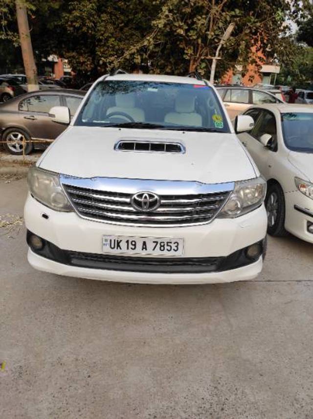 https://images10.gaadi.com/usedgaadi-sellcar/UsedCar/e5427fbda/bed5cef4-af1e-41eb-ad6f-a4fb58638252.jpg?imwidth=6400
