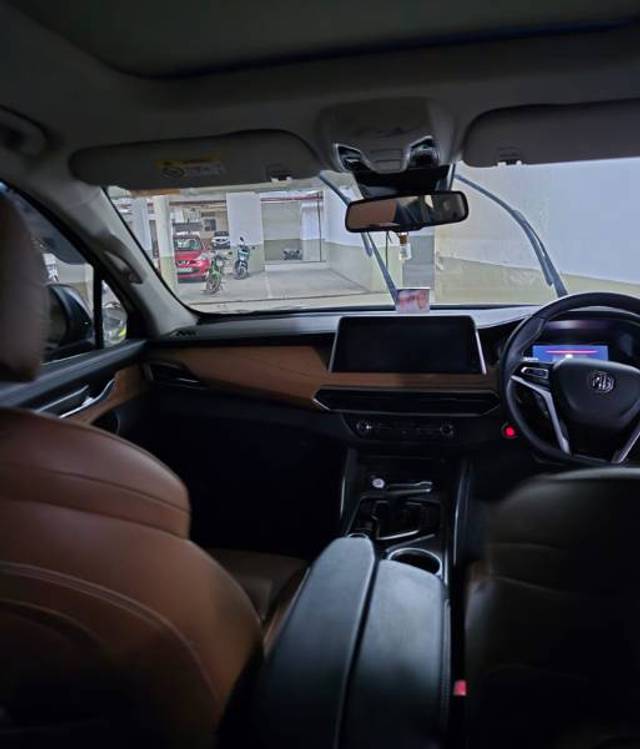 https://images10.gaadi.com/usedgaadi-sellcar/UsedCar/e543256ca/1420d94a-6d90-4b80-a6b0-7bae3989b25d.jpeg?imwidth=6402