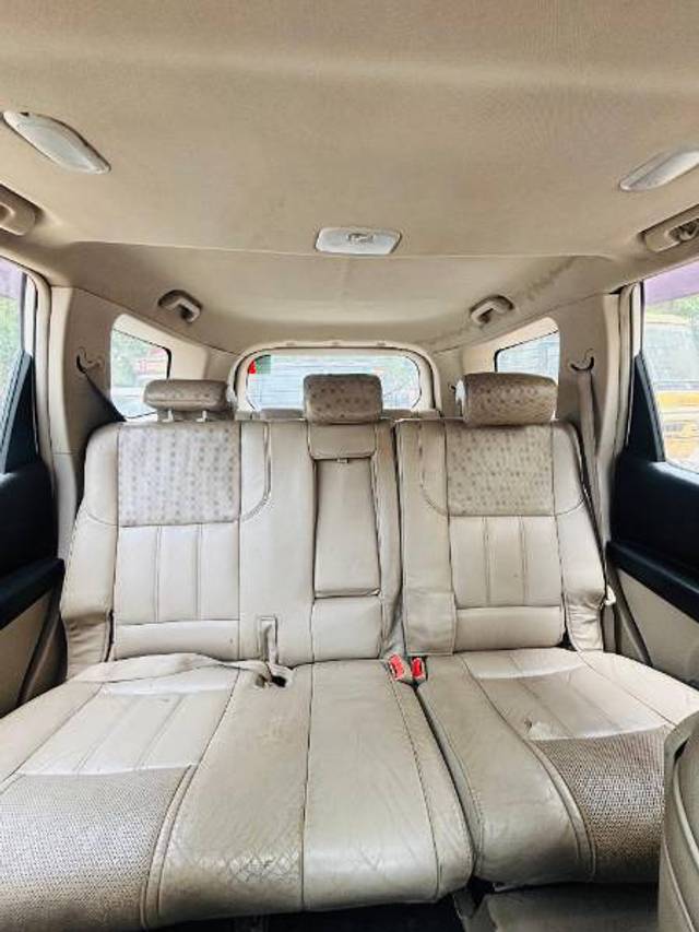 https://images10.gaadi.com/usedgaadi-sellcar/UsedCar/e543279ca/dd586a0e-a9b0-4a28-be3e-aa2c184f3fe8.jpeg?imwidth=6402