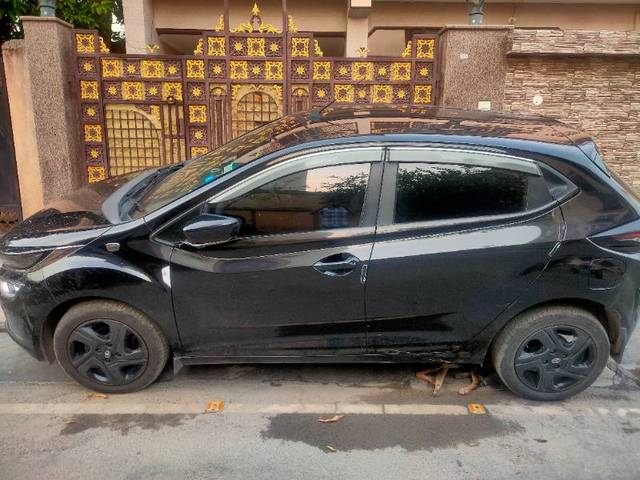 https://images10.gaadi.com/usedgaadi-sellcar/UsedCar/e5435323a/4392b33c-d7de-46a3-9f70-ef484782b572.jpg?imwidth=6400