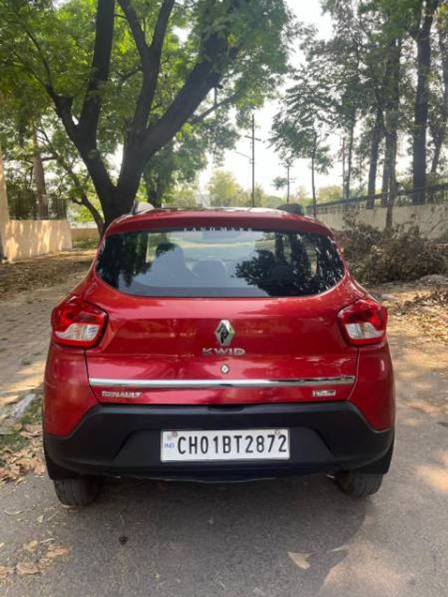 https://images10.gaadi.com/usedgaadi-sellcar/UsedCar/e5435a5aa/f4e9faef-b75d-4b50-8529-7a8eabd68feb.jpg?imwidth=6401