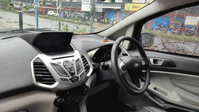 https://images10.gaadi.com/usedgaadi-sellcar/UsedCar/e543843ba/67036470-ca97-42be-aa3d-30097af5cf46.jpg?imwidth=6402