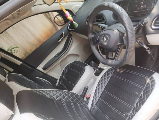 https://images10.gaadi.com/usedgaadi-sellcar/UsedCar/e543e05fa/c8433ffc-e643-40a1-9d07-10dd527ac5f1.jpeg?imwidth=6401