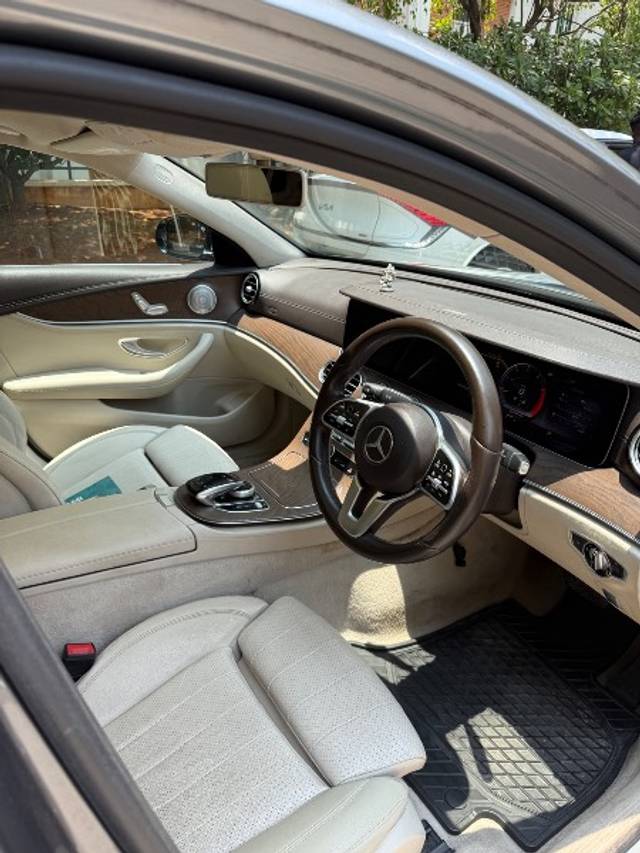 https://images10.gaadi.com/usedgaadi-sellcar/UsedCar/e543ee4ba/3822b5de-c883-4fd0-a9d1-96fdf9dc98da.jpeg?imwidth=6401