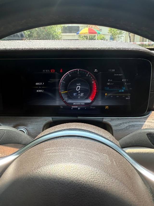 https://images10.gaadi.com/usedgaadi-sellcar/UsedCar/e543ee4ba/6c0643cf-f6f6-449d-9601-12d500ccb422.jpeg?imwidth=6402