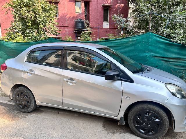 https://images10.gaadi.com/usedgaadi-sellcar/UsedCar/e5441e14a/675b939c-8525-4171-a53b-b63b105c64f0.jpeg?imwidth=6401