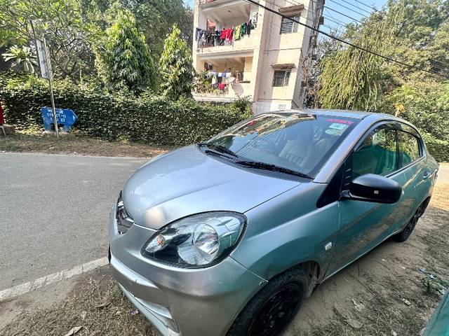 https://images10.gaadi.com/usedgaadi-sellcar/UsedCar/e5441e14a/7001abd7-1763-4300-abad-40a1021755b2.jpeg?imwidth=6402