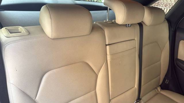 https://images10.gaadi.com/usedgaadi-sellcar/UsedCar/e5443f44a/485c5b9c-3074-48dd-b7c8-ec1dbe14a9cc.jpeg?imwidth=6401
