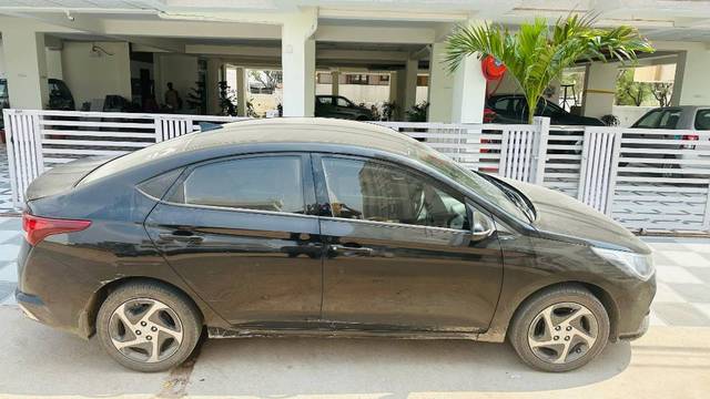 https://images10.gaadi.com/usedgaadi-sellcar/UsedCar/e544700ba/9430eda1-7a58-4471-980b-7839df084fd9.jpg?imwidth=6401
