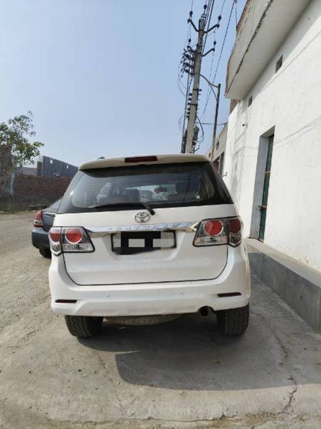 https://images10.gaadi.com/usedgaadi-sellcar/UsedCar/e544c376a/1e96094b-903c-4137-b854-787440104ccd.jpg?imwidth=6401