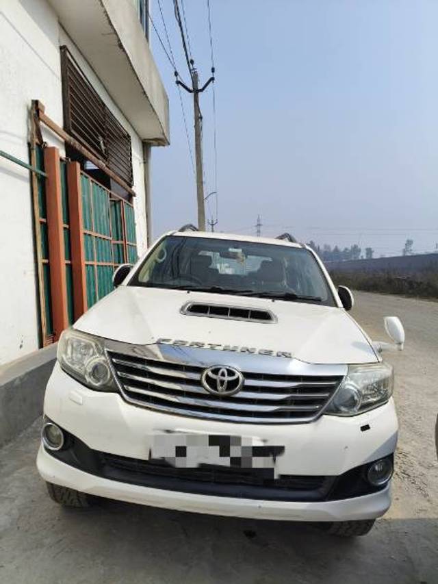https://images10.gaadi.com/usedgaadi-sellcar/UsedCar/e544c376a/49112916-a1ad-4807-b2a8-c6442c57113c.jpg?imwidth=6400